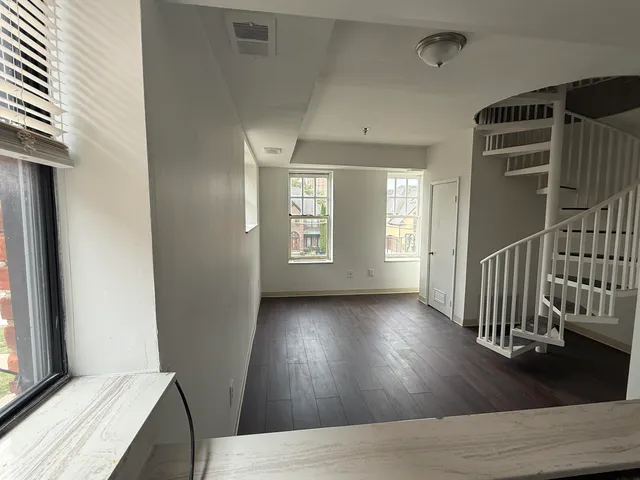 $1,200 | 590 Parkview Drive, Unit 201, Detroit, MI 48214