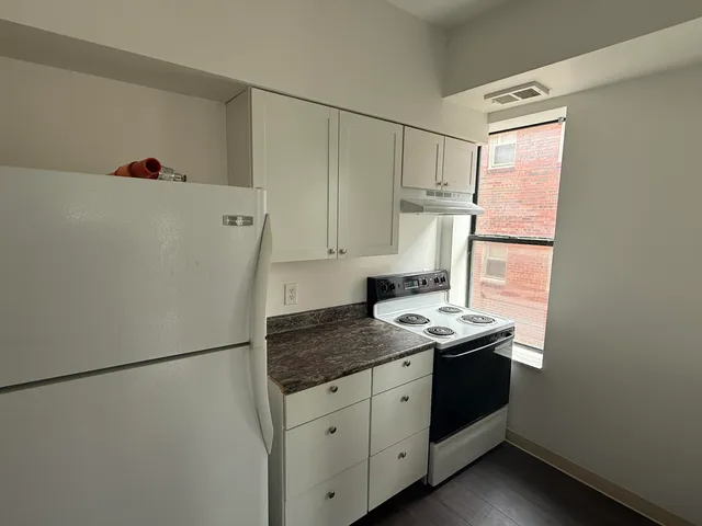 $1,200 | 590 Parkview Drive, Unit 201, Detroit, MI 48214