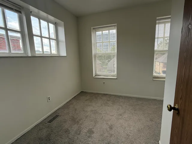 $1,200 | 590 Parkview Drive, Unit 201, Detroit, MI 48214