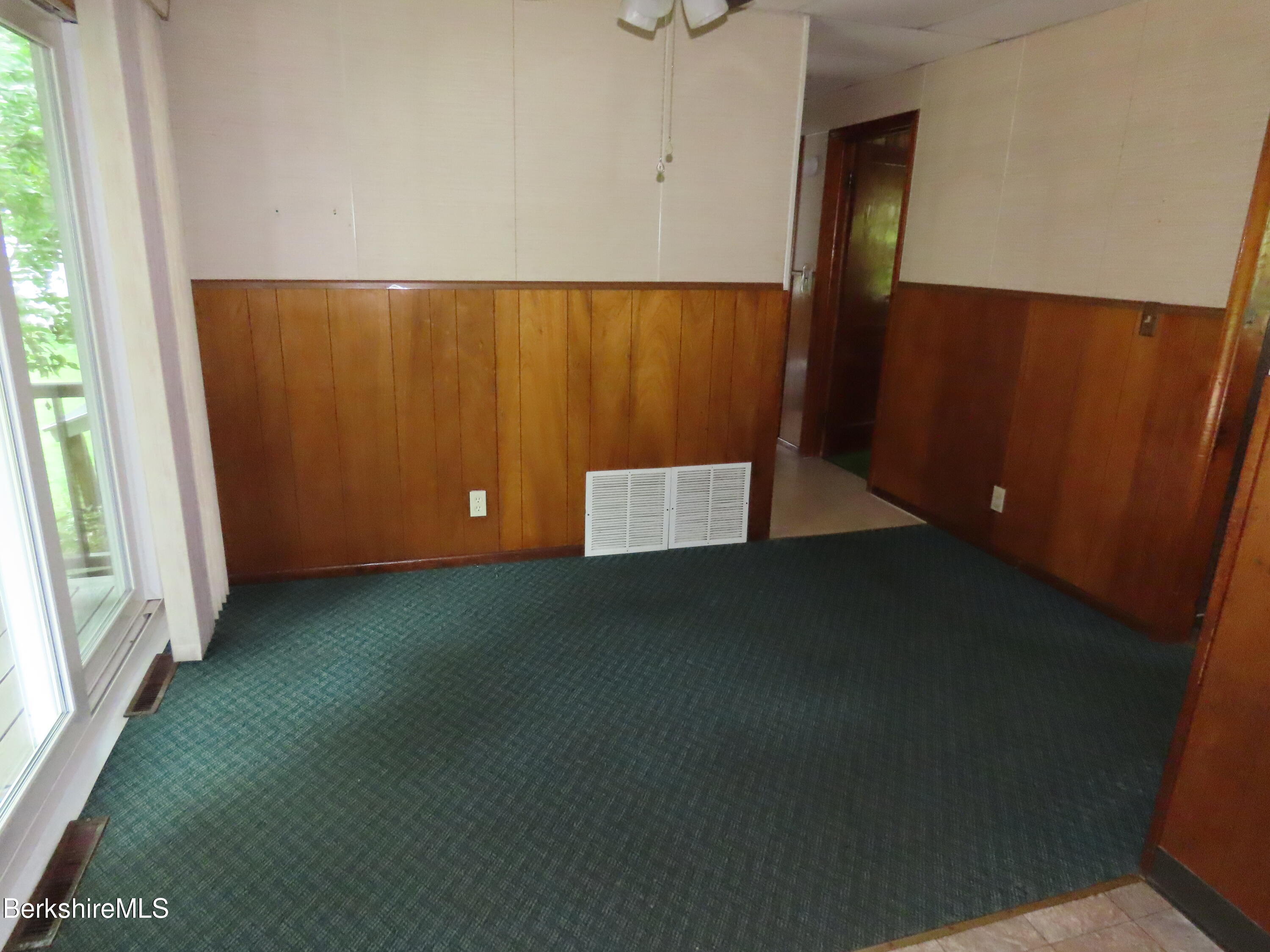 716 Daniels Road Clarksburg, MA 01247 - Photo 10 of 55 Dining area