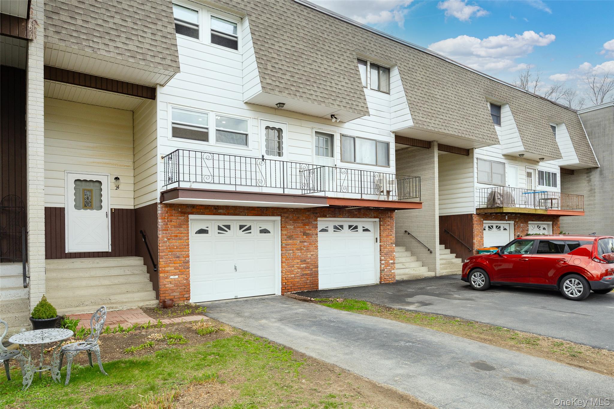 24 Russett Road Poughkeepsie, NY 12601 - Photo 2 of 26