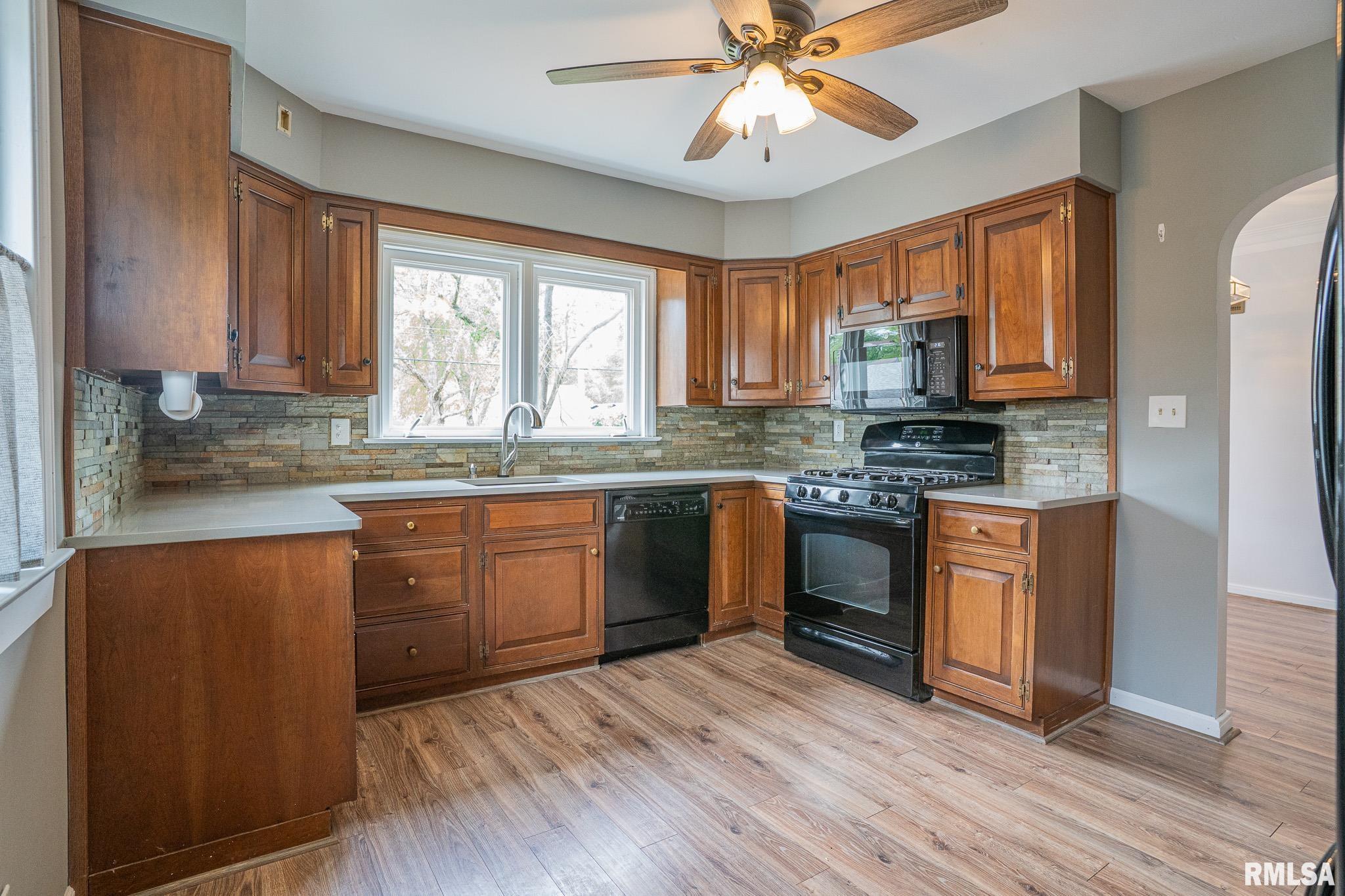 1556 West Edwards Street Springfield, IL 62704 - Photo 6 of 28 Gallery Image 6