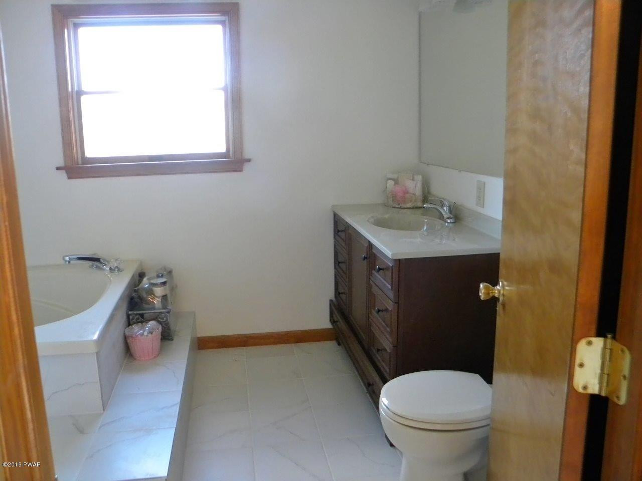 106 Hoadleys Road Hawley, PA 18428 - Photo 24 of 33 20-bathroom