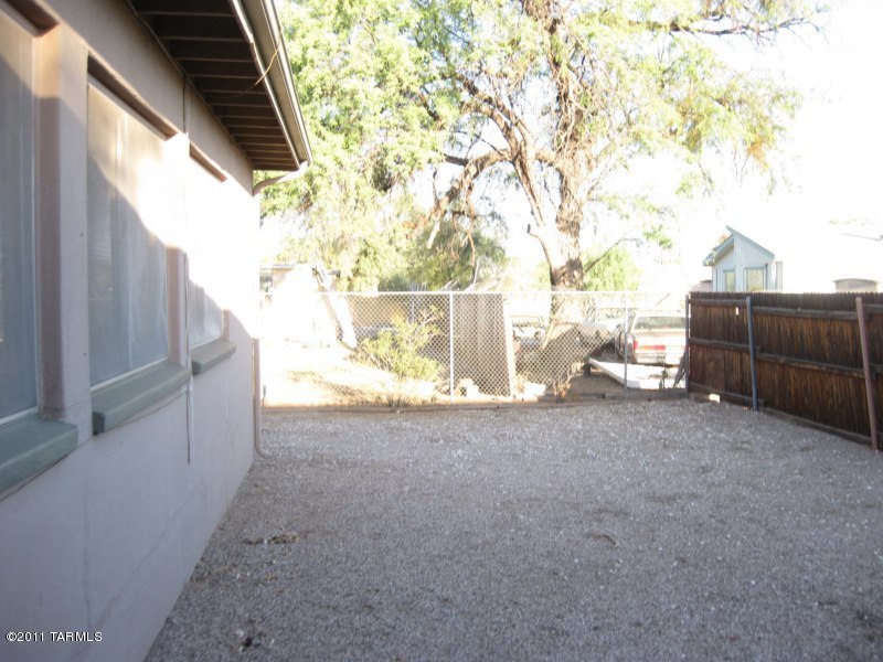 115 East Mohave Road Tucson, AZ 85705 - Photo 12 of 20