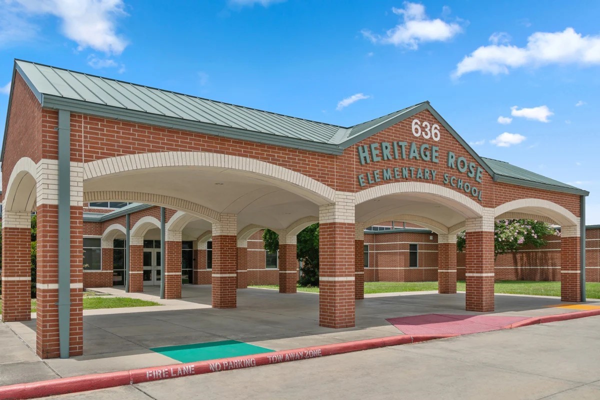 607 Montebello Court Rosharon, TX 77583 - Photo 3 of 7