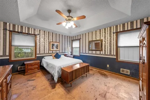 $302,450 | 1004 Southeast 3rd Terrace, Lee's Summit, MO 64063