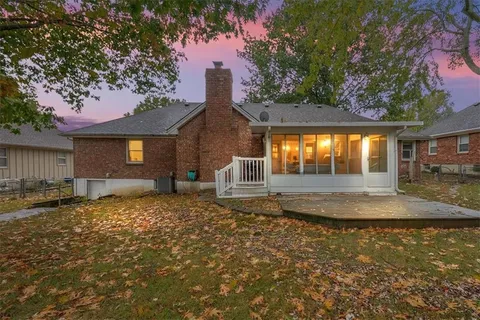 $302,450 | 1004 Southeast 3rd Terrace, Lee's Summit, MO 64063