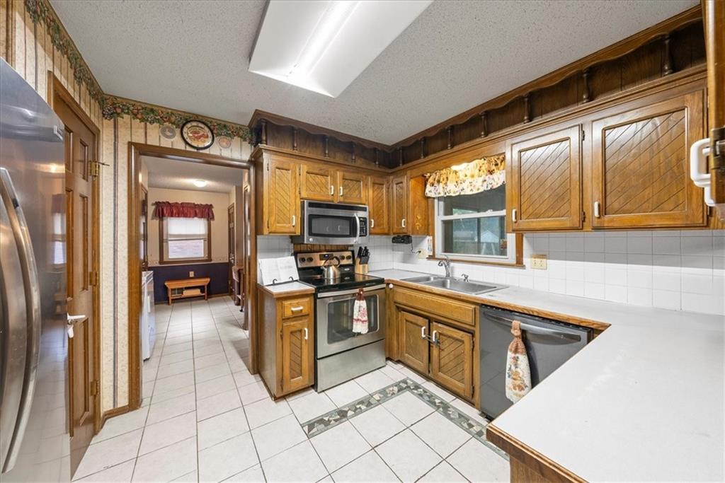 1004 Southeast 3rd Terrace Lee's Summit, MO 64063 - Photo 9 of 30