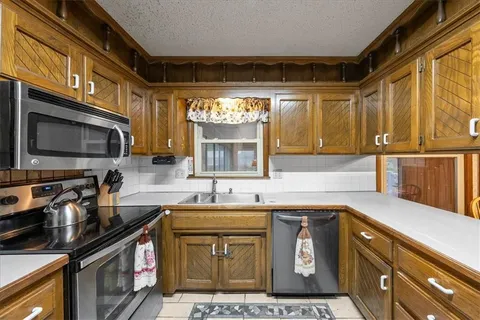 $302,450 | 1004 Southeast 3rd Terrace, Lee's Summit, MO 64063