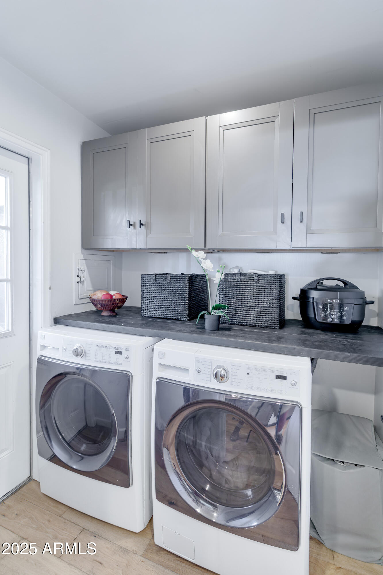 1903 East Palo Verde Drive Phoenix, AZ 85016 - Photo 20 of 25 a kitchen with a stove top oven and cabinets