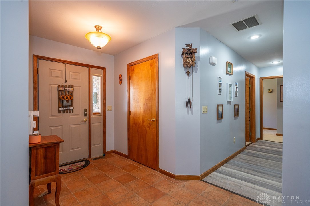 150 Locust View Way Troy, OH 45373 - Photo 3 of 44