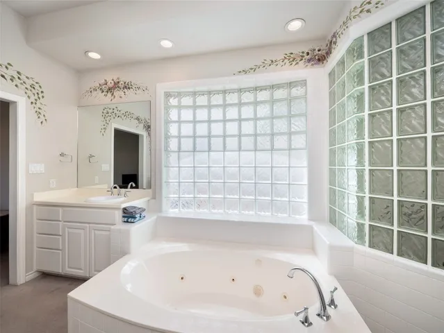 a en suite bathroom with a double vanity sink and a mirror