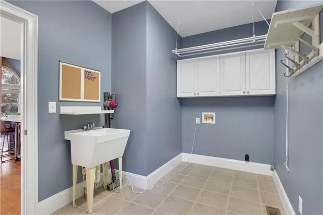 $825,000 | 926 Kinghorn Drive Northwest, Kennesaw, GA 30152