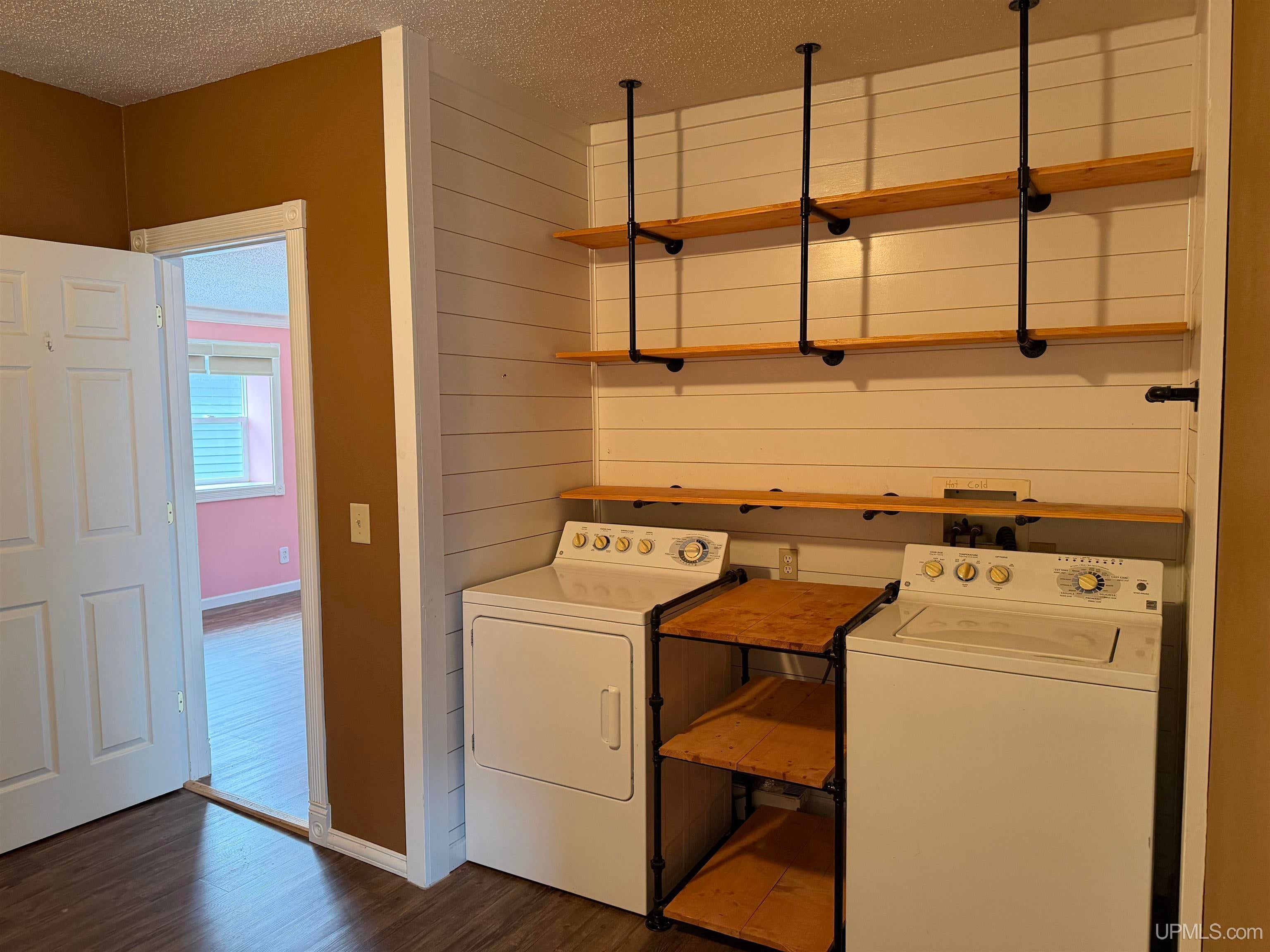 303 Maple Street Hurley, WI 54534 - Photo 11 of 27 Gallery Image 11