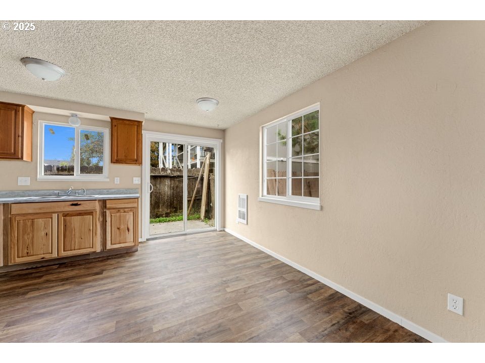 1215 West Main Street Medford, OR 97501 - Photo 6 of 13