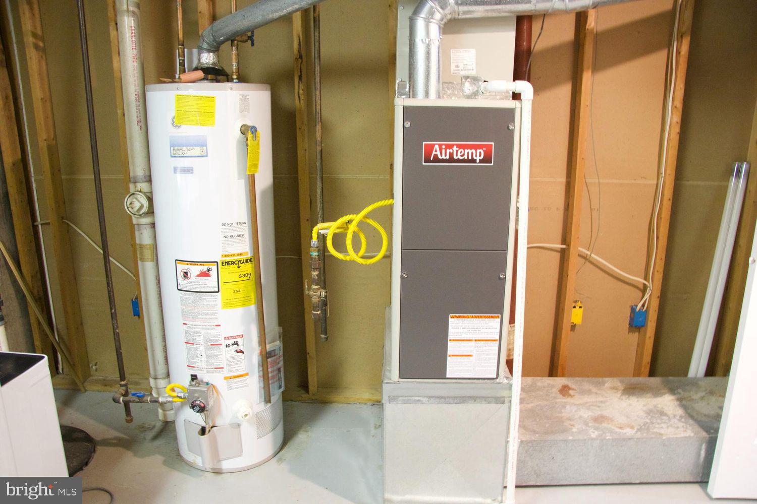 1831 Tilletson Place Woodbridge, VA 22191 - Photo 17 of 18 a sign that is on the wall of a building