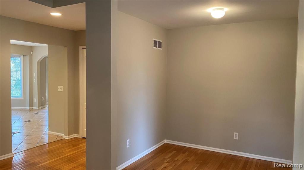 1606 Nadine Rochester, MI 48307 - Photo 13 of 33