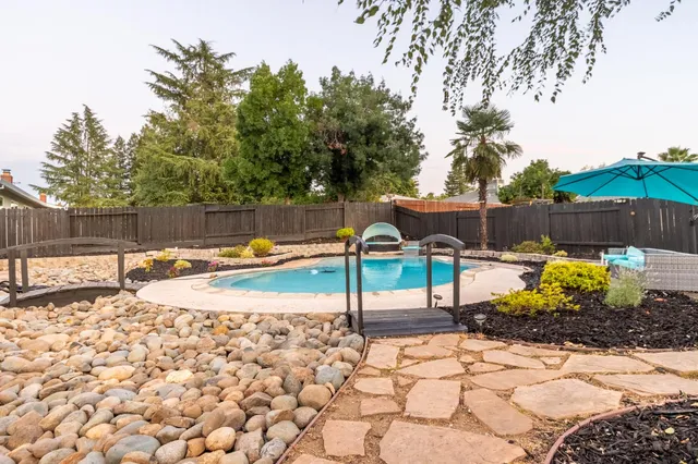 $683,000 | 6410 Rolling Way, Carmichael, CA 95608
