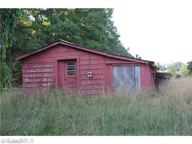 2252 Edmonds Road Galax, VA 24333 - Photo 15 of 16 Stable/Barn.