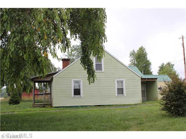 2252 Edmonds Road Galax, VA 24333 - Photo 3 of 16 Facade/Exterior Front.
