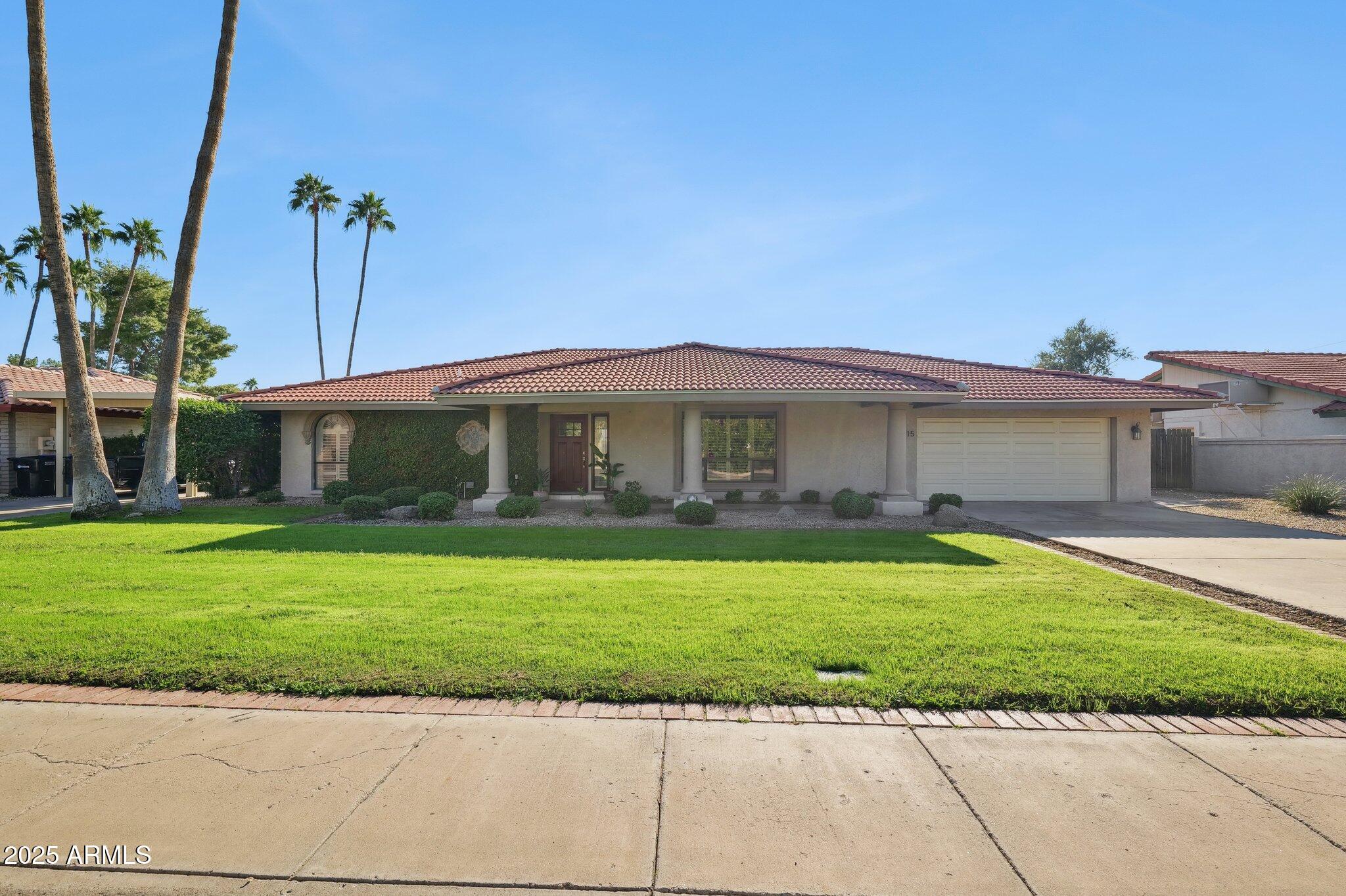 15 East Kathleen Road Phoenix, AZ 85022 - Photo 1 of 40 a front view of a house with a yard