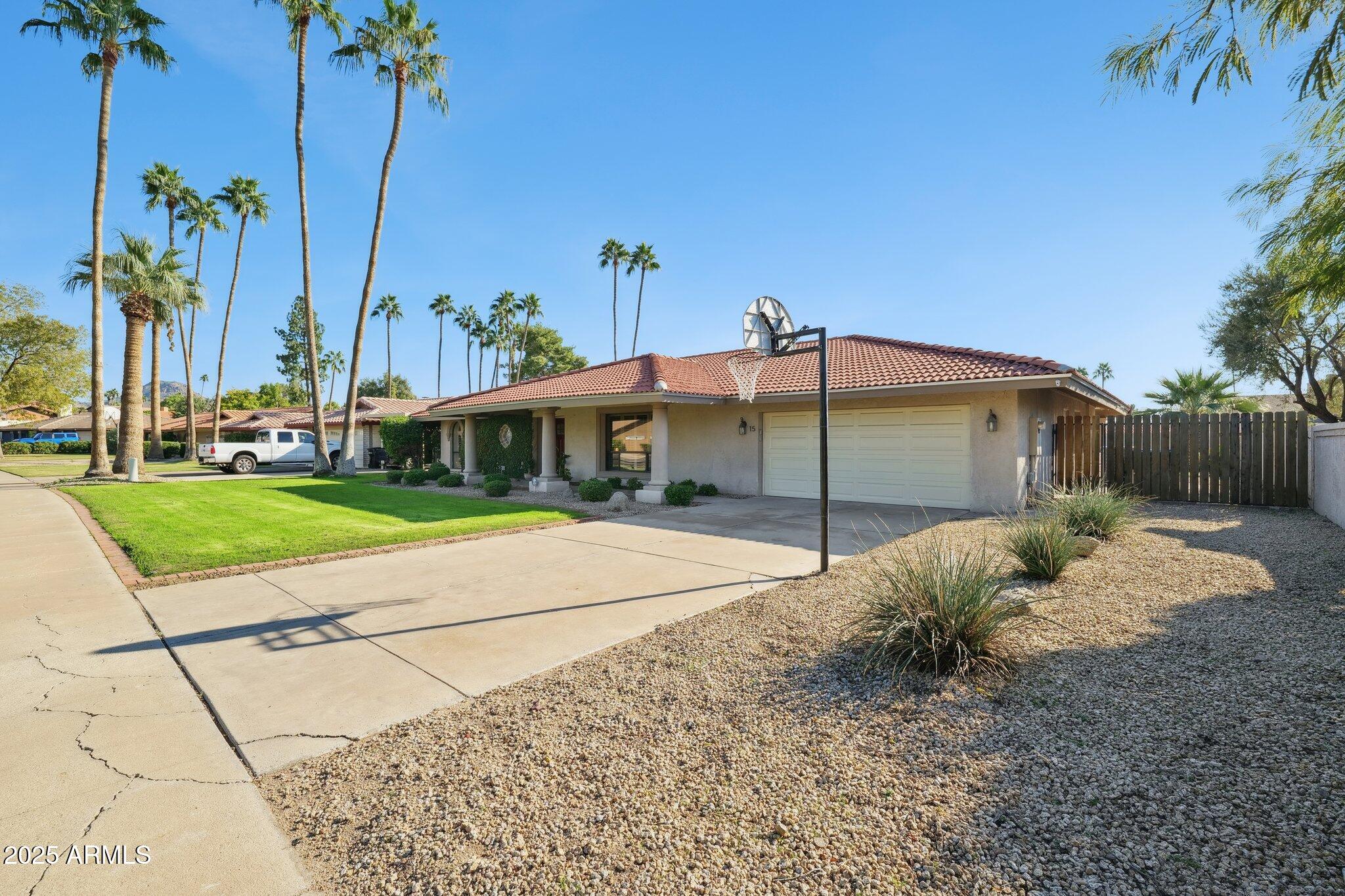 15 East Kathleen Road Phoenix, AZ 85022 - Photo 3 of 40 a view of a house with a yard