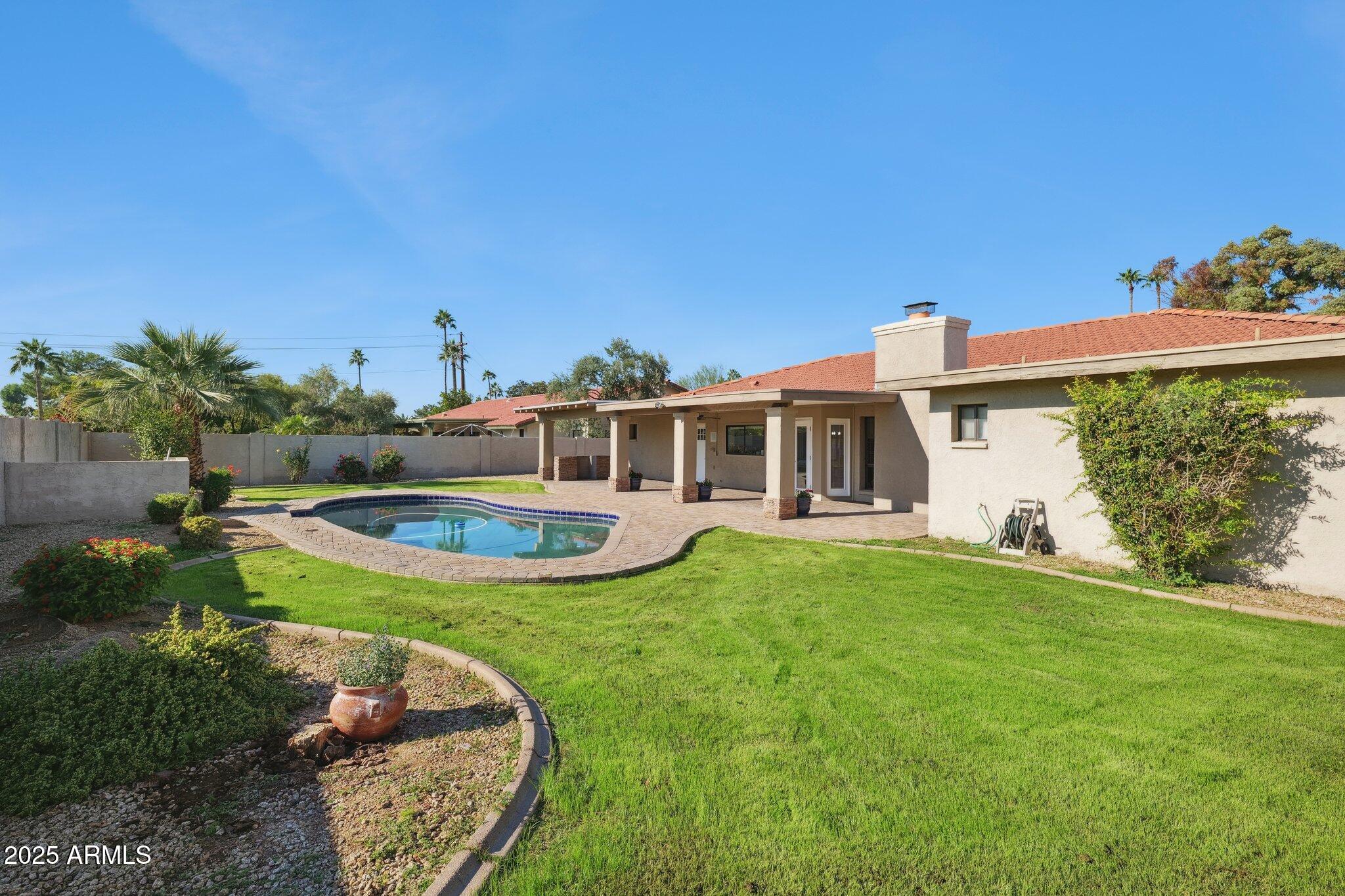 15 East Kathleen Road Phoenix, AZ 85022 - Photo 38 of 40 a view of a house with backyard and sitting area