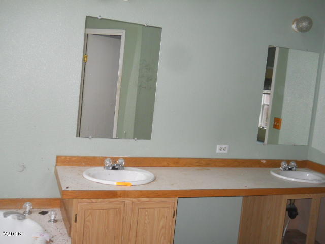 18860 Blanchard Road Cloverdale, OR 97112 - Photo 8 of 18 431-366109 Master bath