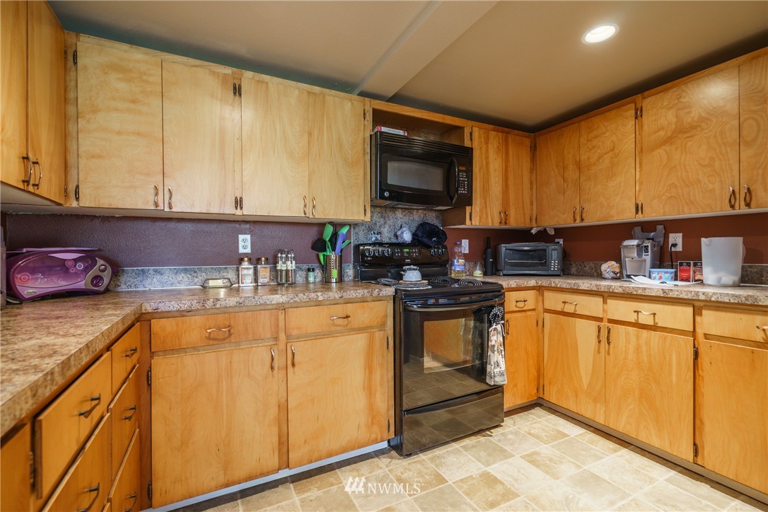 17398 Allen Road Bow, WA 98232 - Photo 9 of 22 Gallery Image 9