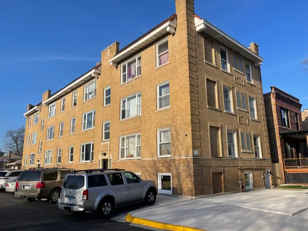 $154,900 | 2247 South 49th Avenue, Unit 10, Cicero, IL 60804