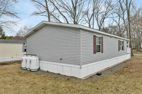 $289,000 | 9 Slate Run, North Hampton, NH 03862