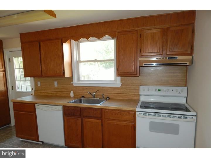 504 Shelbourne Road Havertown, PA 19083 - Photo 7 of 25