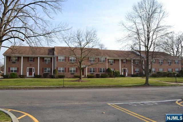 60 D Hawthorne Avenue, Unit D) Park Ridge, NJ 07656 - Photo 2 of 19