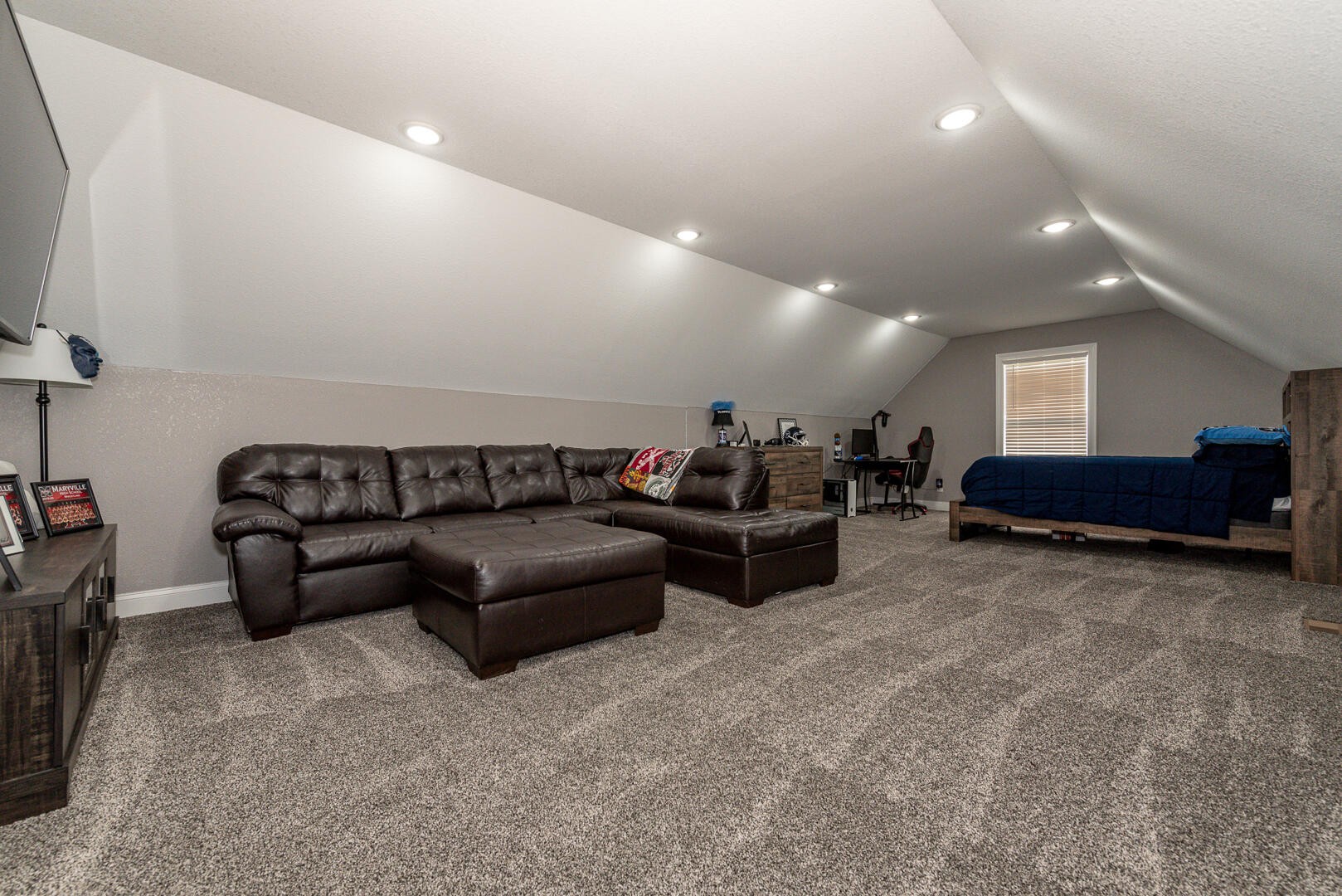 4833 Morganton Road Greenback, TN 37742 - Photo 33 of 40 a living room with furniture and a couch