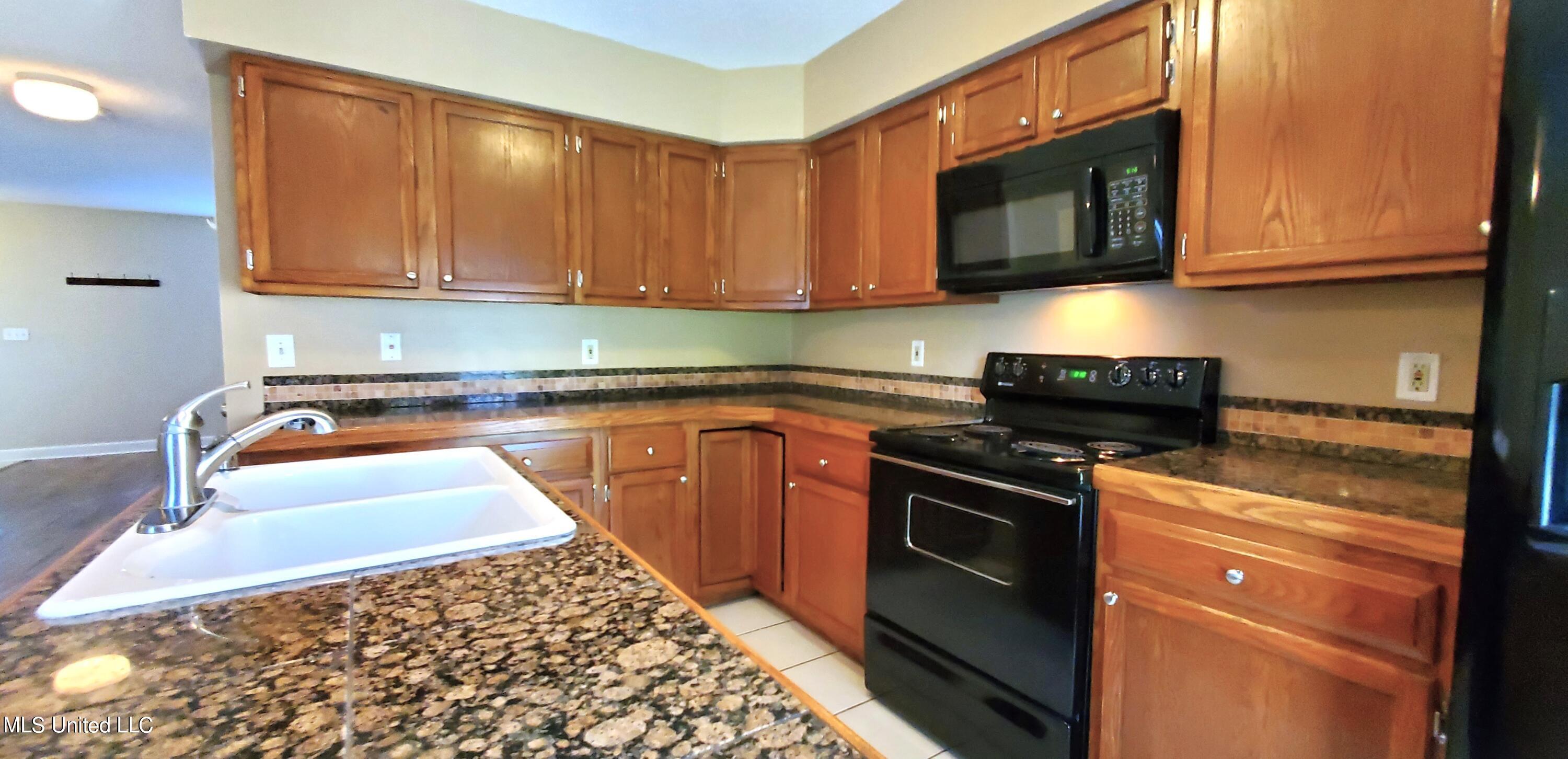 495 Old Popp's Ferry Road, Unit 43 Biloxi, MS 39531 - Photo 3 of 18 20240701_181057