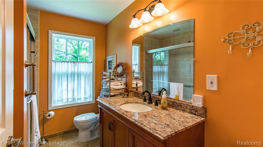 24675 Farmington Road Farmington, MI 48336 - Photo 10 of 23