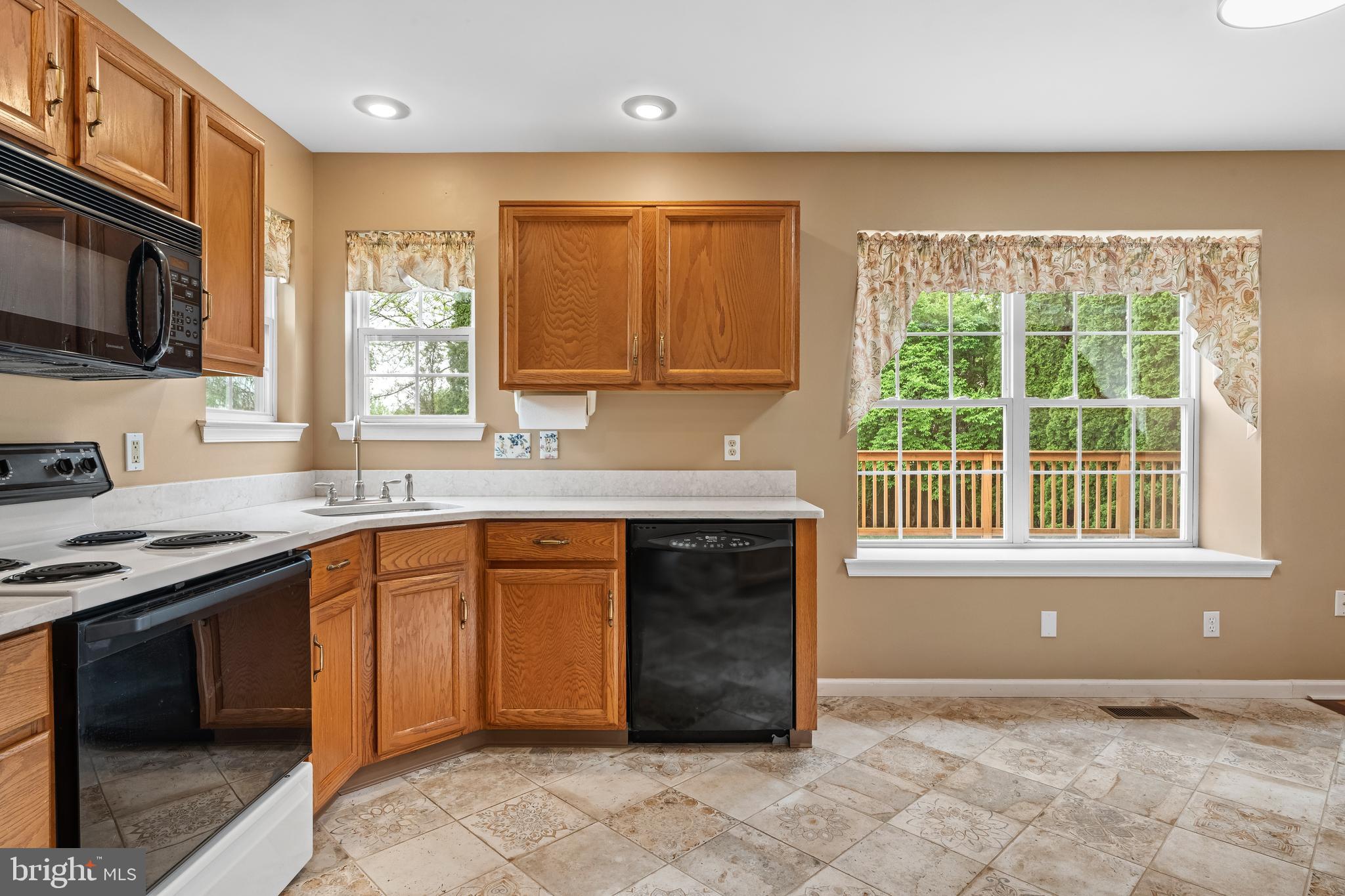4041 Appleseed Drive Coplay, PA 18037 - Photo 12 of 54 Kitchen