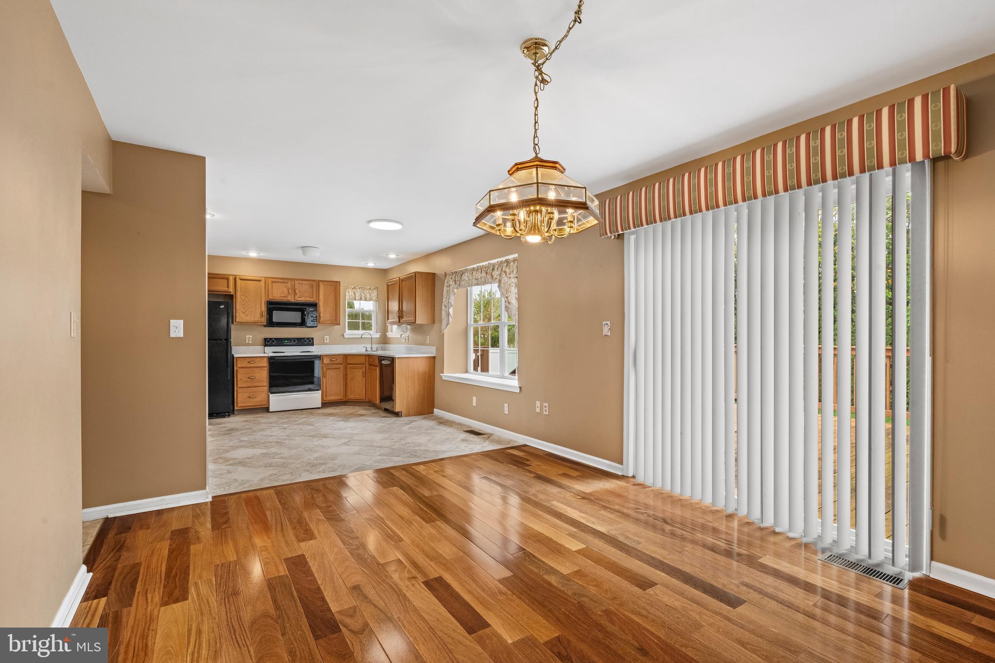 4041 Appleseed Drive Coplay, PA 18037 - Photo 17 of 54 Dining Room/Kitchen
