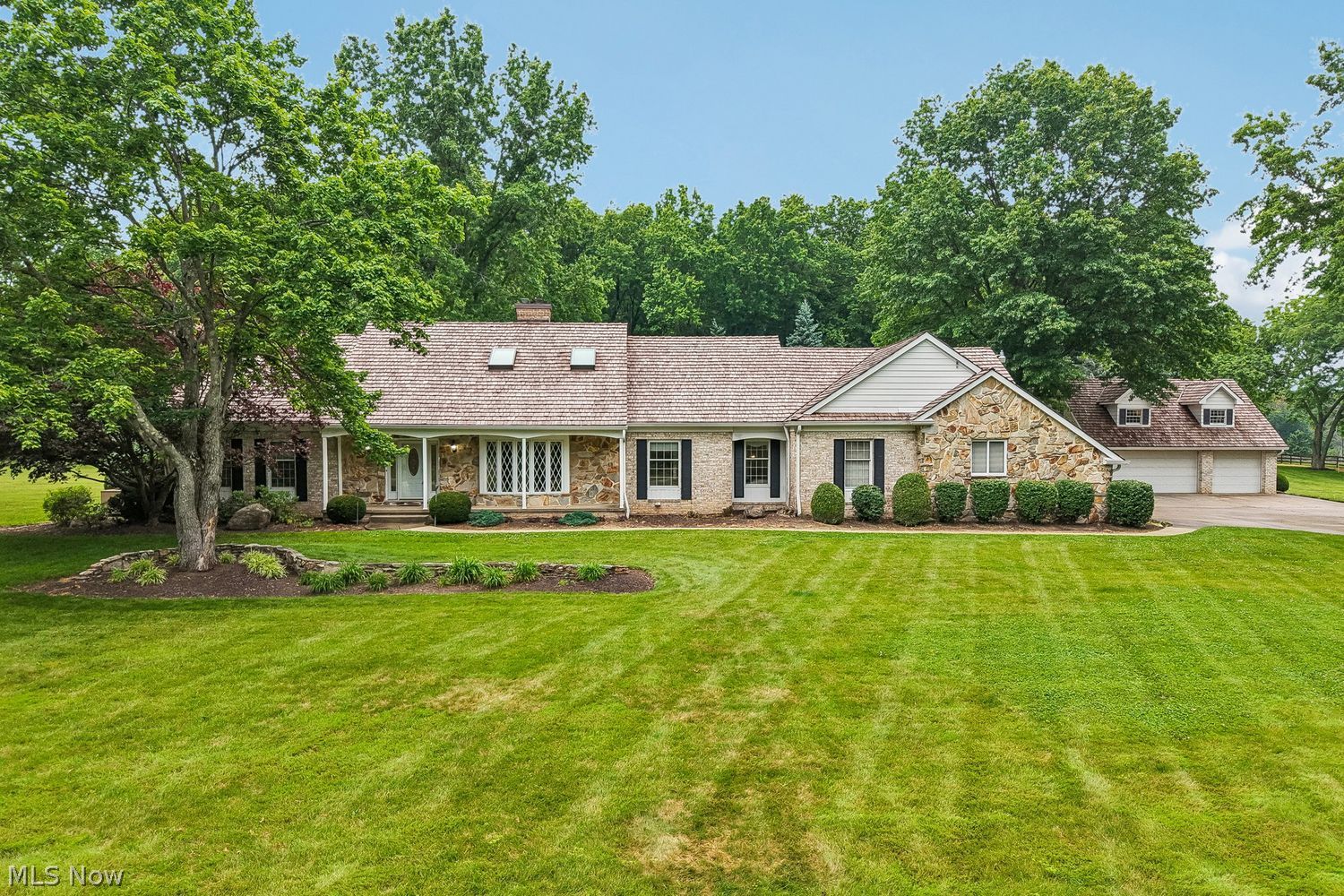 4551 Shaw Road Akron, OH 44333 - Photo 2 of 32