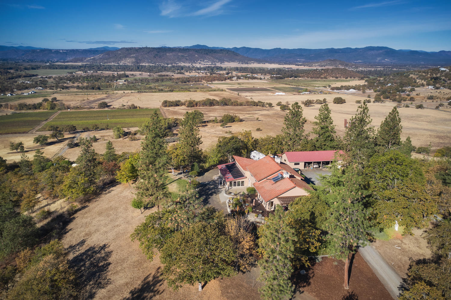 150 Nick Young Road Eagle Point, OR 97524 - Photo 5 of 41 a view of lake with mountain