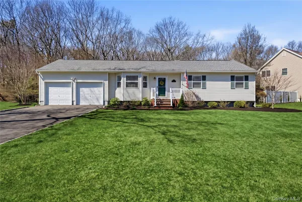 $599,000 | 4 Doral Lane, Yaphank, NY 11980