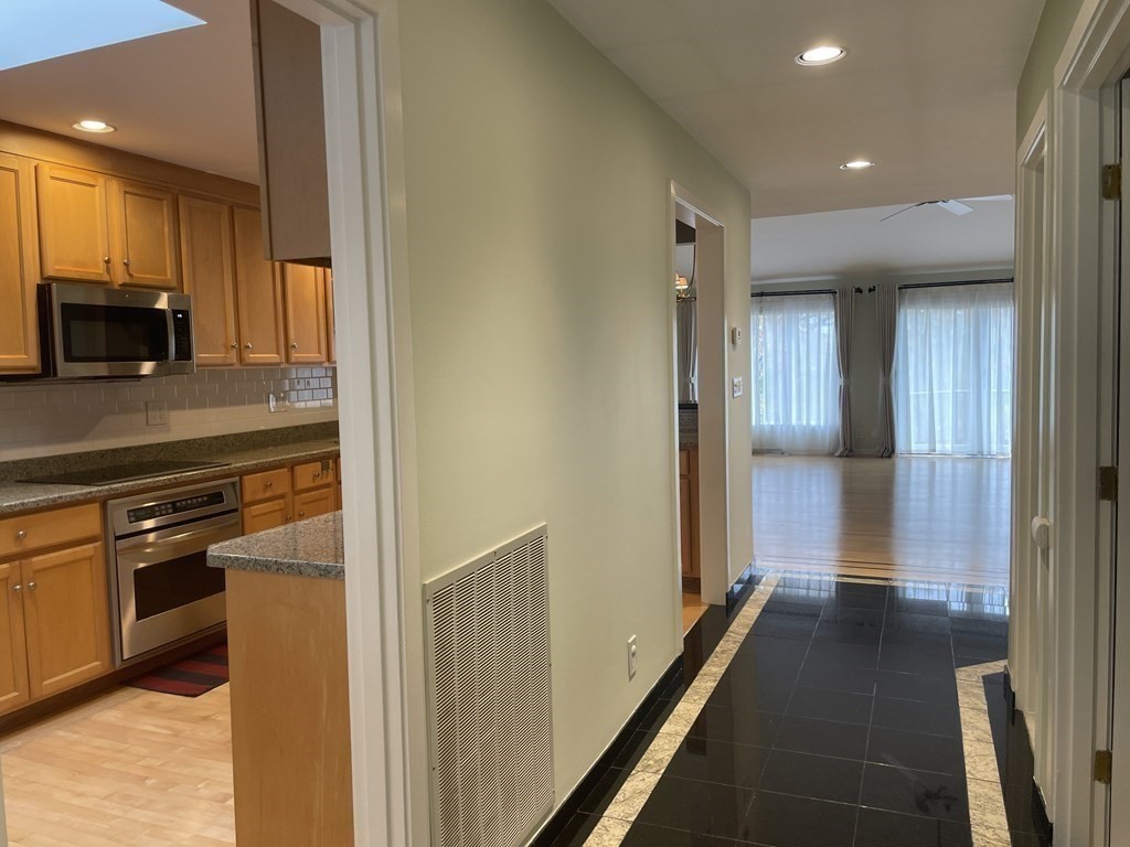 69 Algonquin Road, Unit 69 Chestnut Hill, MA 02467 - Photo 5 of 26