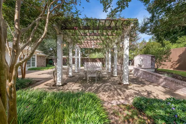 a view of a house with backyard and sitting area