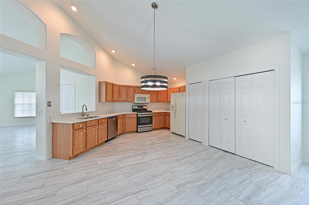 6442 Barberry Court Lakewood Ranch, FL 34202 - Photo 13 of 43