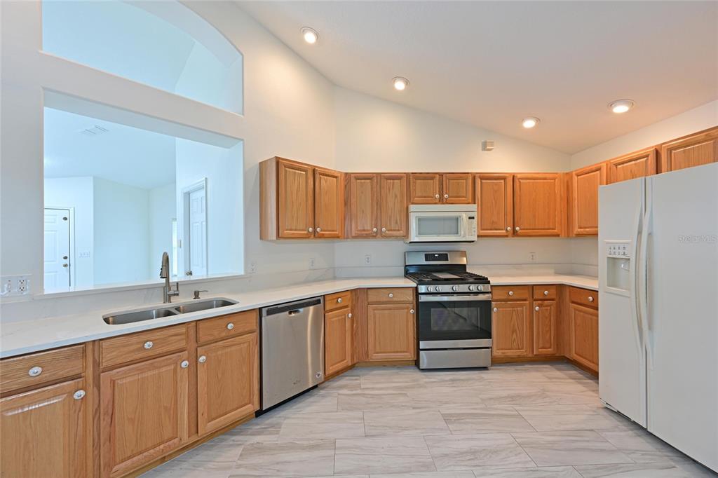 6442 Barberry Court Lakewood Ranch, FL 34202 - Photo 10 of 43