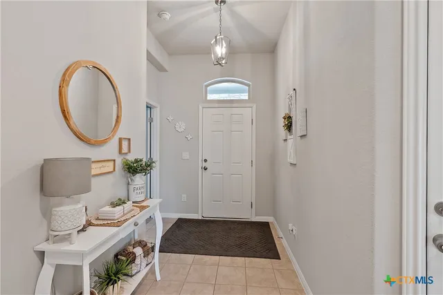 a very nice looking room with a mirror