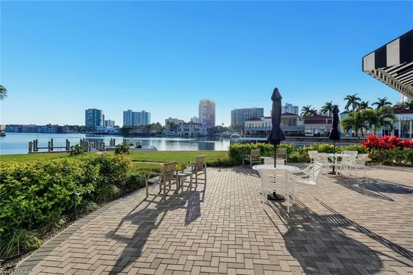 $2,550,000 | 250 Park Shore Drive, Unit 801, Naples, FL 34103
