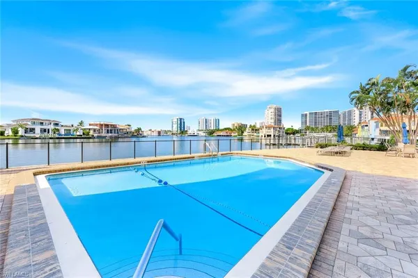 $2,550,000 | 250 Park Shore Drive, Unit 801, Naples, FL 34103