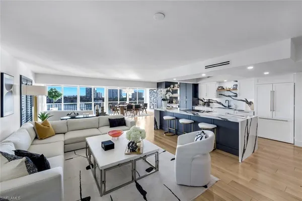 $2,550,000 | 250 Park Shore Drive, Unit 801, Naples, FL 34103