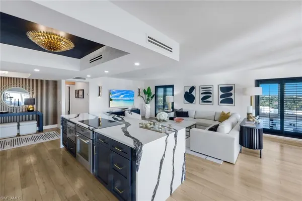 $2,550,000 | 250 Park Shore Drive, Unit 801, Naples, FL 34103